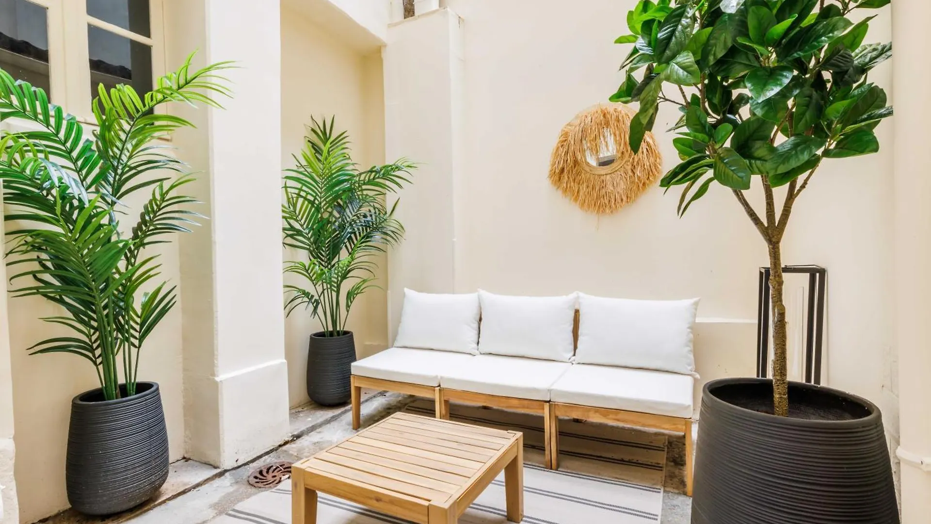 Superb Apartment With Patio 6P-2Bdr - Opera Grands Boulevards Paris France