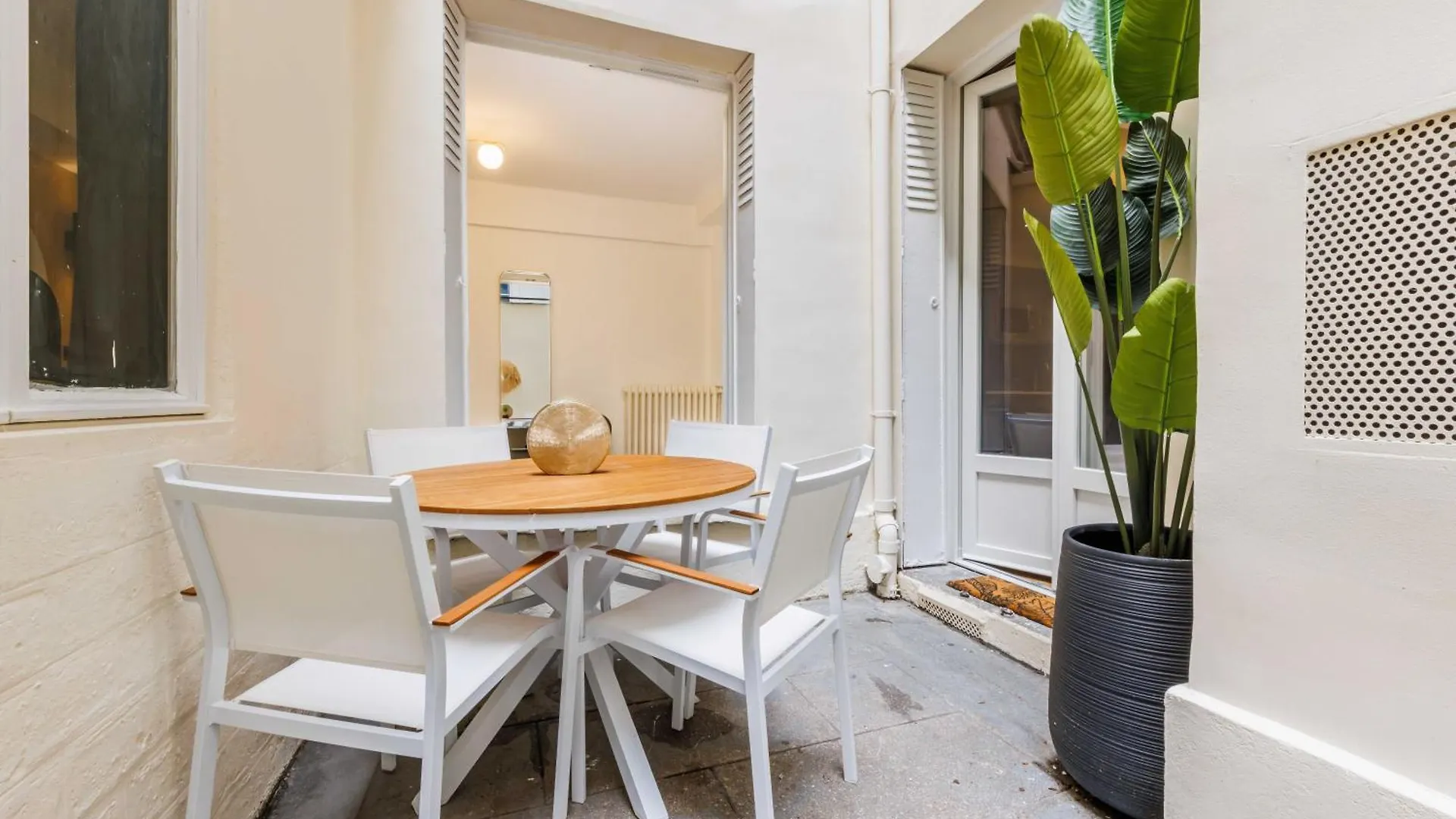 Superb Apartment With Patio 6P-2Bdr - Opera Grands Boulevards Paris 0*,  France